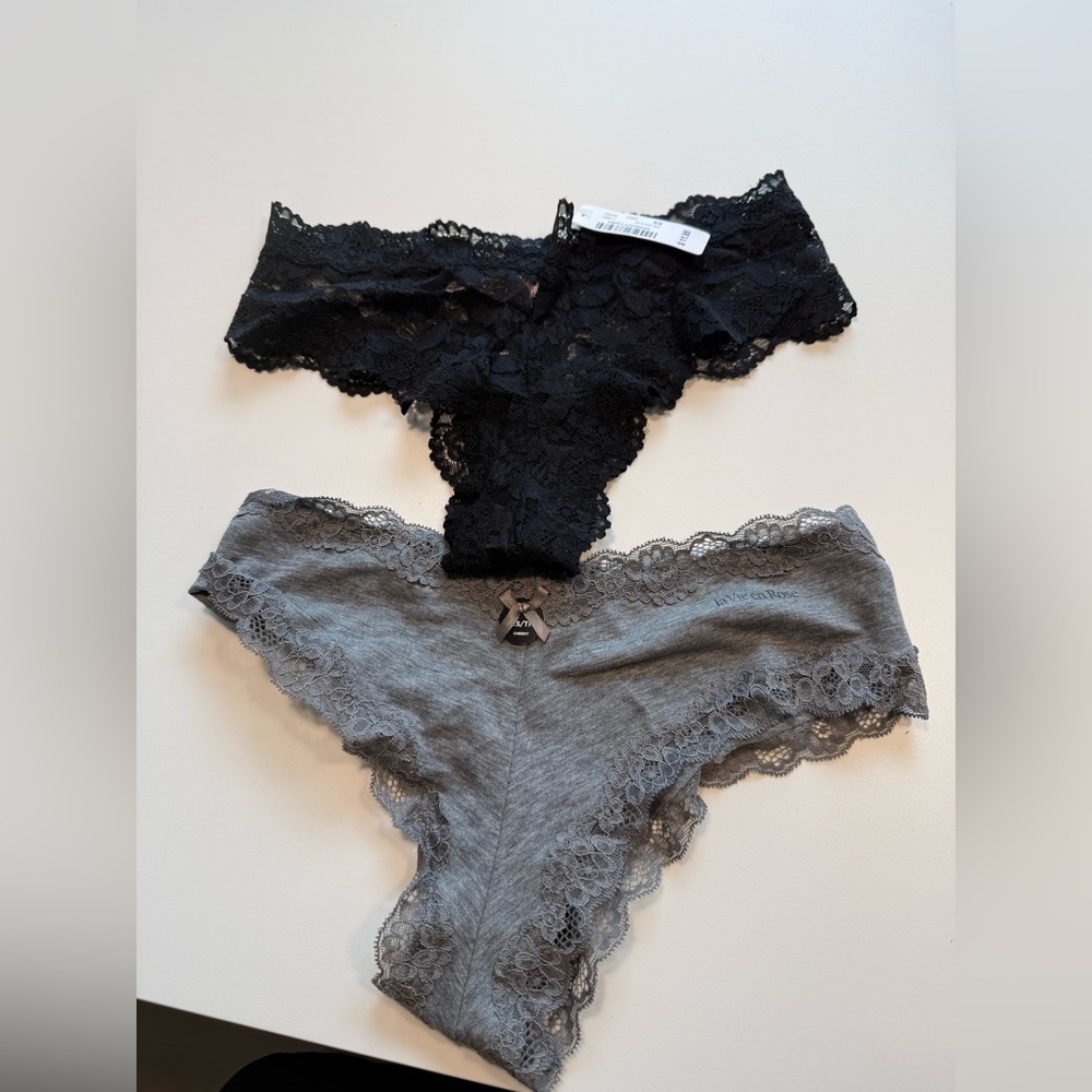 Elegant Lace Women's Intimates Set - Black and Gray